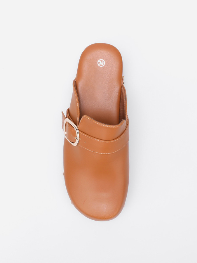 Sabots cloutés en simili