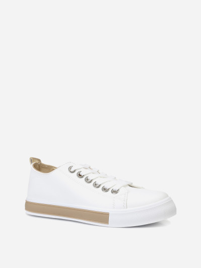 Baskets avec oeillets strassés