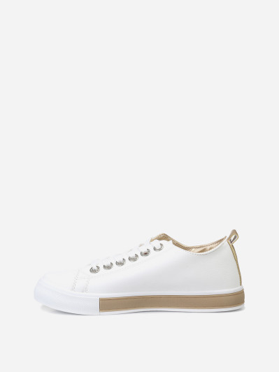 Baskets avec oeillets strassés