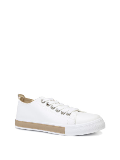 Baskets avec oeillets strassés