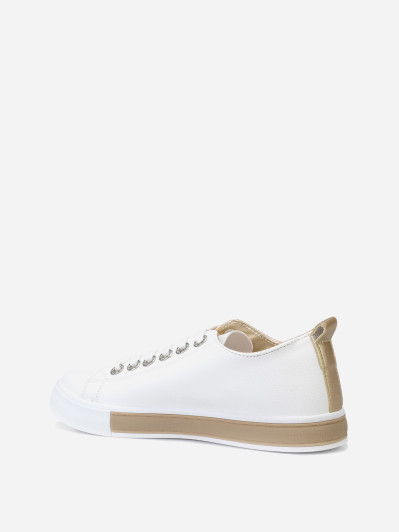 Baskets avec oeillets strassés