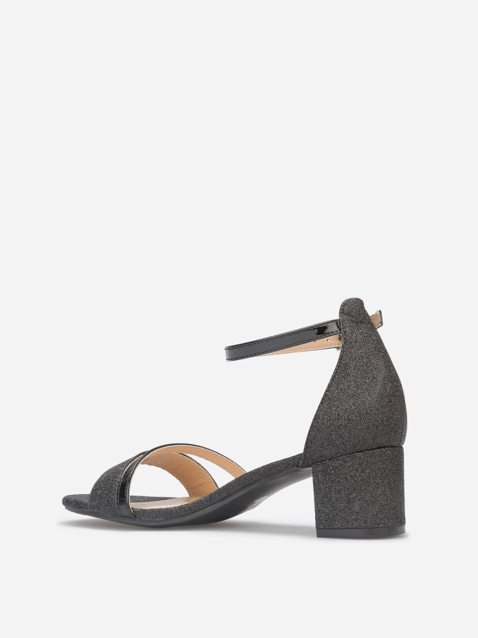 Sandales pailletées à fines brides vernies