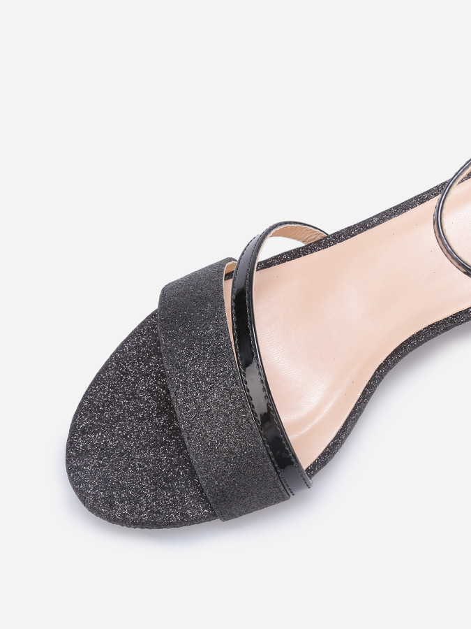 Sandales pailletées à fines brides vernies