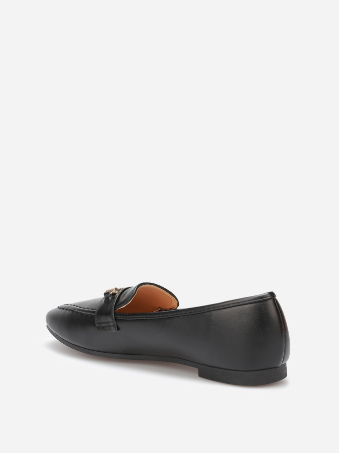 Mocassins avec surpiqûres et bride dorée