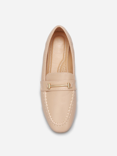 Mocassins avec surpiqûres et bride dorée