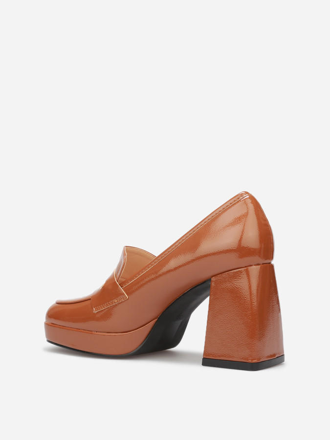 Mocassins vernis à talon