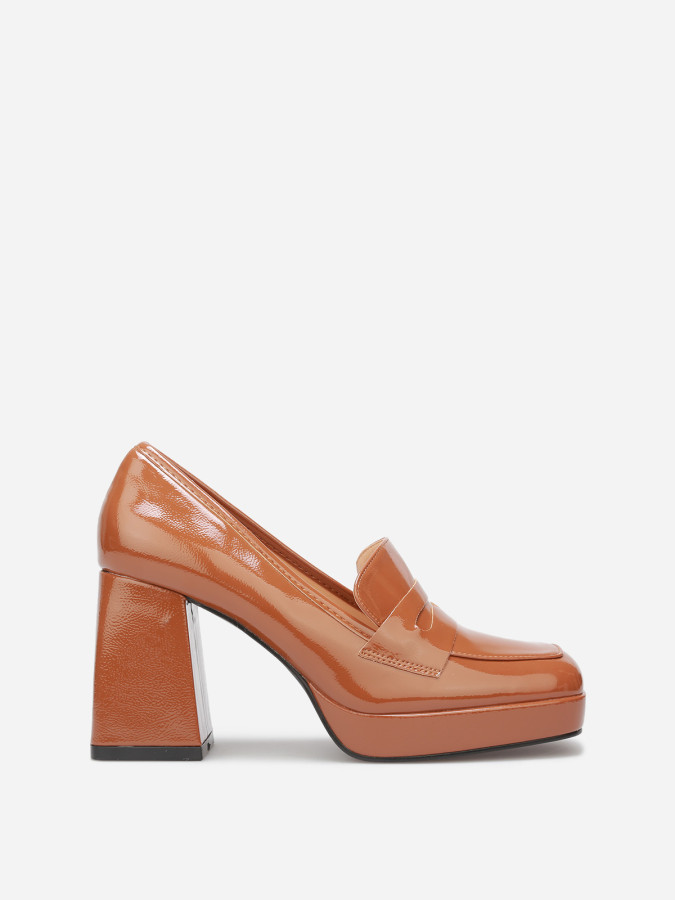 Mocassins vernis à talon