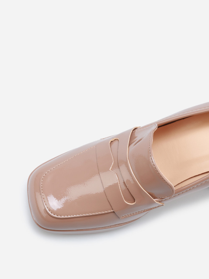 Mocassins vernis à talon