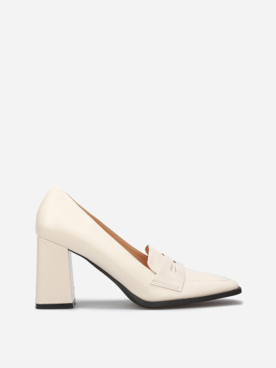 Mocassins vernis à talon et surpiqûres