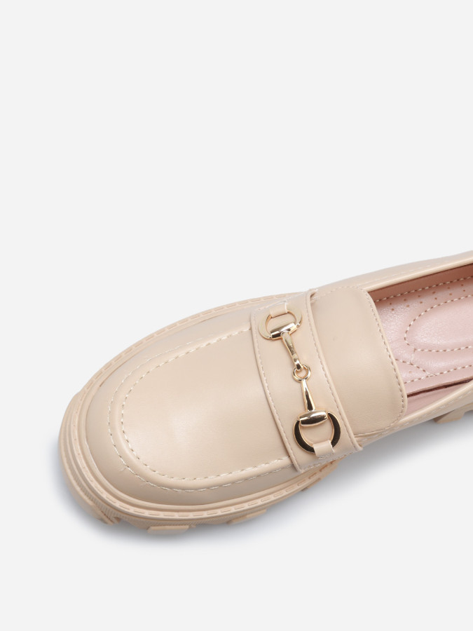 Mocassins crantées avec bride dorée