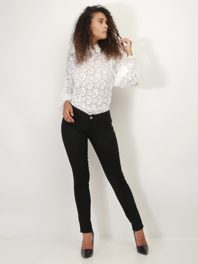 Jeans skinny noir avec noeuds sur les poches