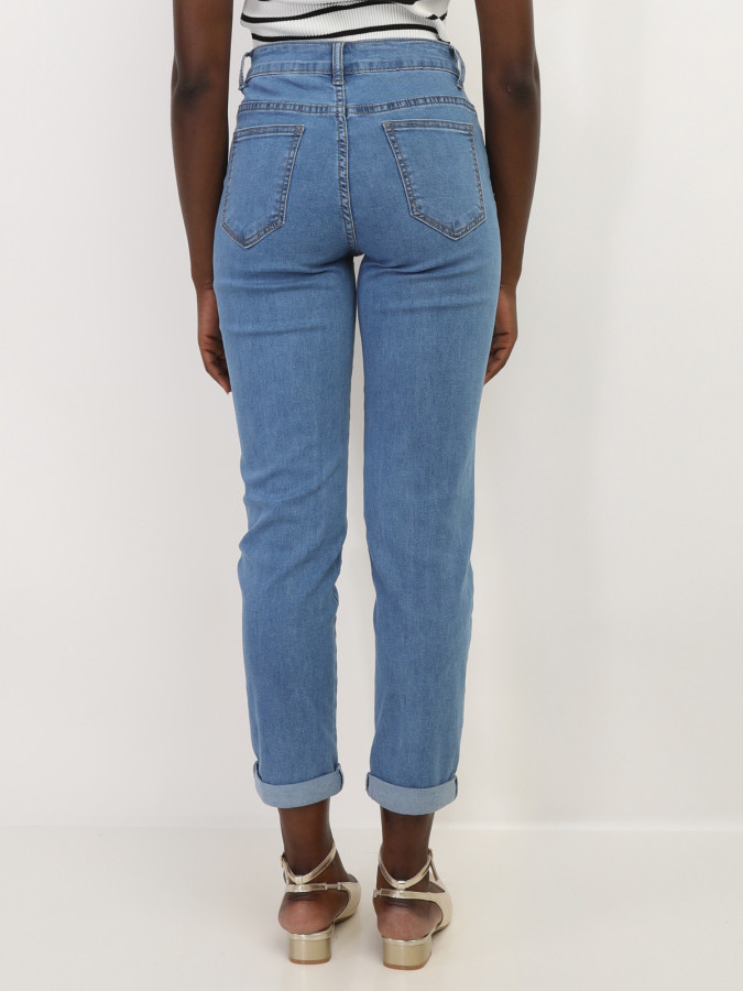 Jeans mom délavé et retroussé