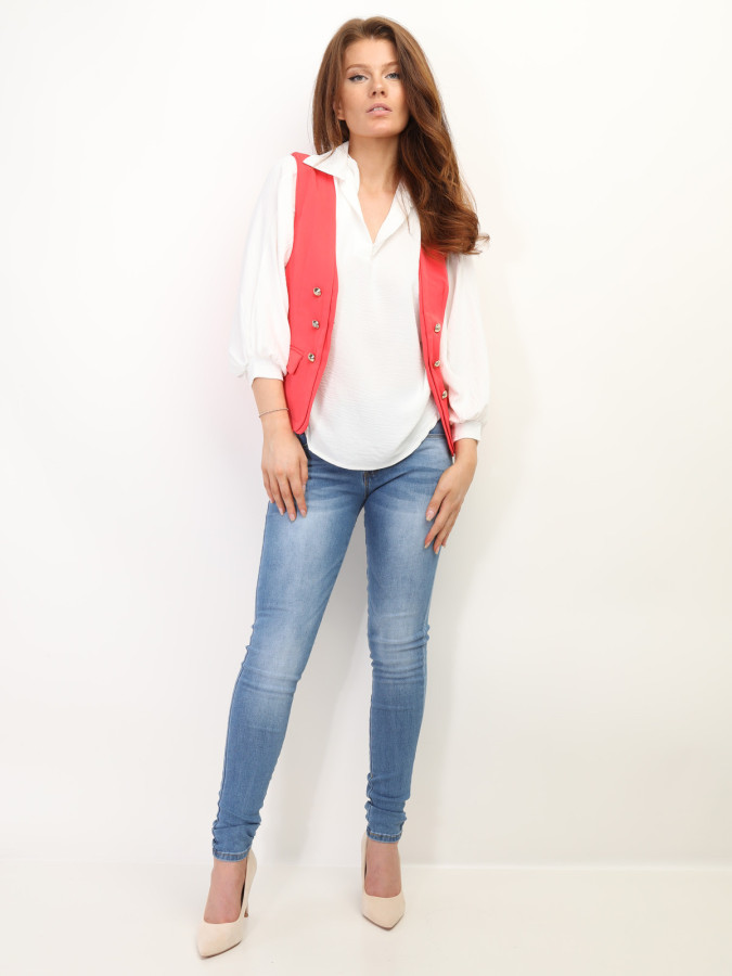 Veston cintré à boutons dorés