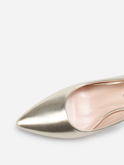 Escarpins pointus à bride réglable