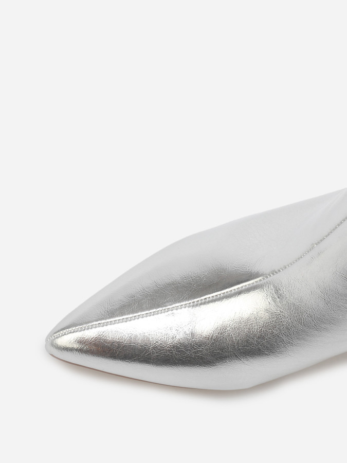 Bottines pointues à petit talon métallique