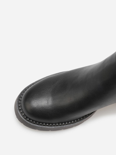 Bottines à talon et semelle crantés