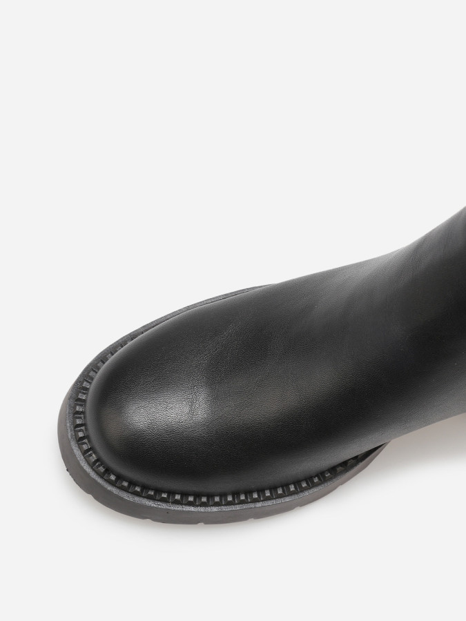 Bottines à talon et semelle crantés