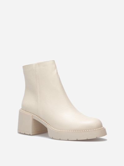 Bottines à talon et semelle crantés