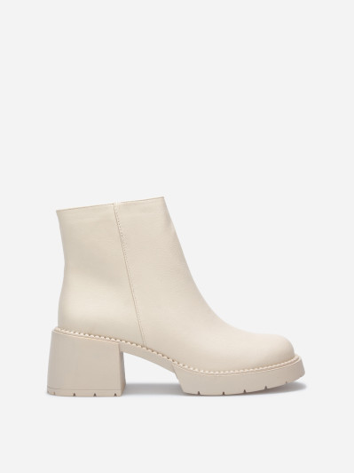 Bottines à talon et semelle crantés