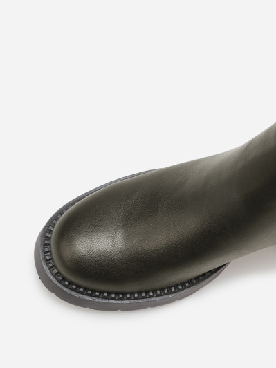 Bottines à talon et semelle crantés