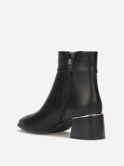 Bottines à bout carré et mors serti