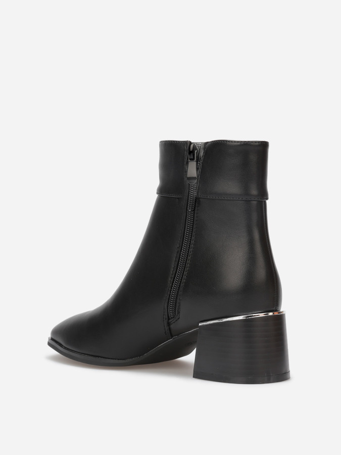 Bottines à bout carré et mors serti