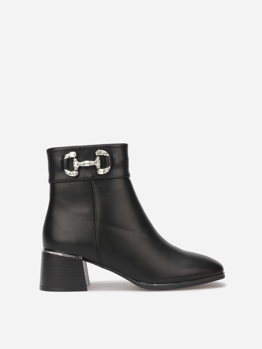 Bottines à bout carré et mors serti