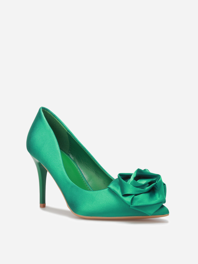 Escarpins satinés à fleur