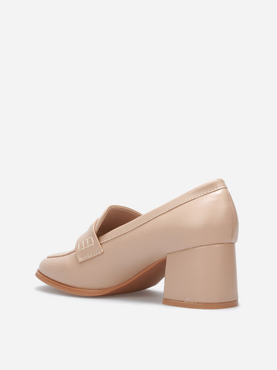 Mocassins à talon et surpiqûres