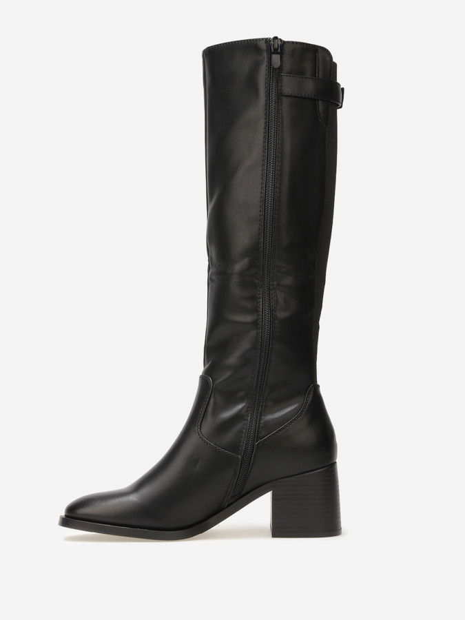 Bottes cavalières à sangle et boucle métallique