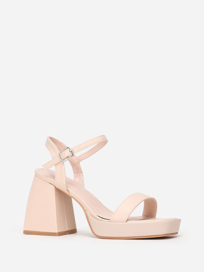 Sandales beiges à talon trapèze