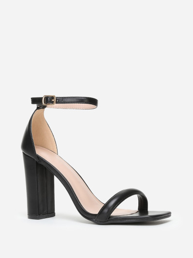 Sandales noires à bout ouvert carré