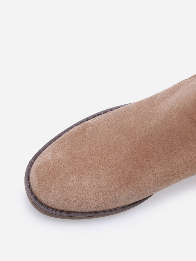 Bottines en suédine à bride et boucle métallique