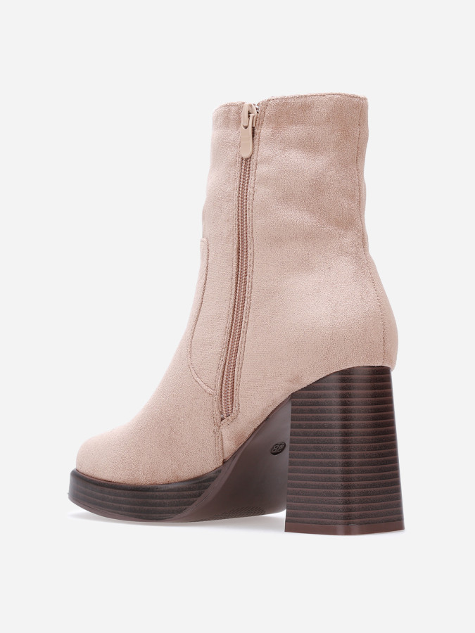 Bottines en suédine à bout et talon carrés