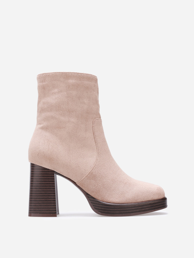 Bottines en suédine à bout et talon carrés