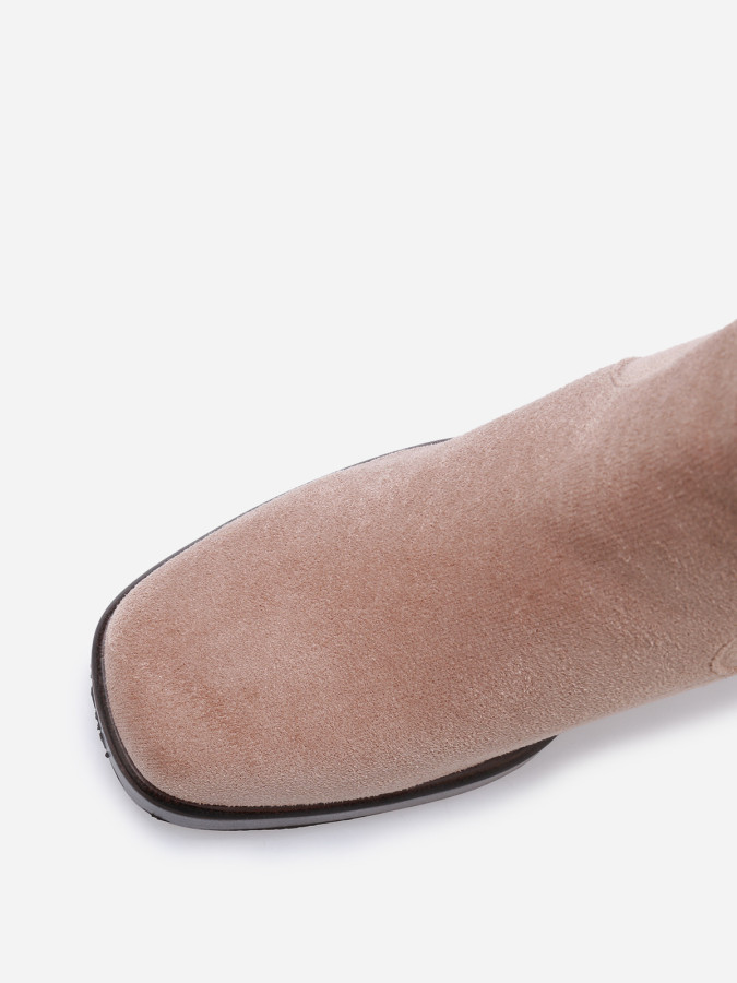 Bottines en suédine à bout et talon carrés
