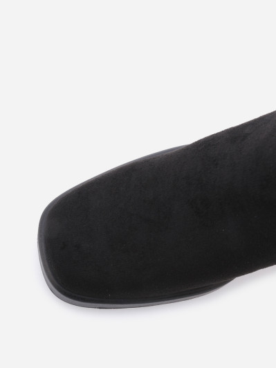 Bottines en suédine à bout et talon carrés