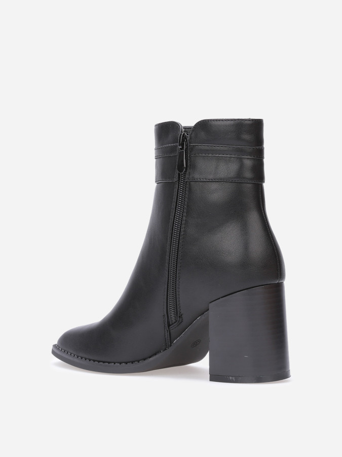 Bottines à talon carré et mors doré