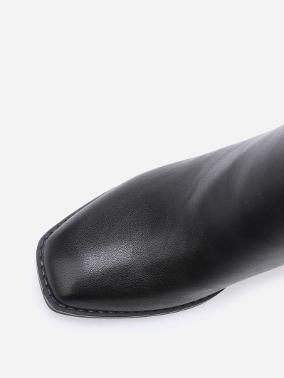 Bottines à talon carré et mors doré