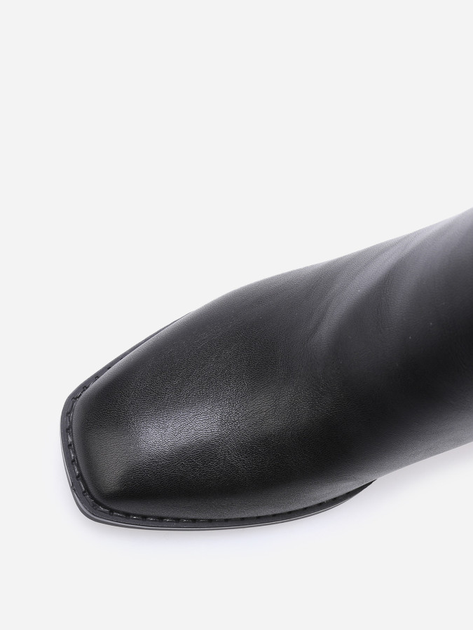 Bottines à talon carré et mors doré