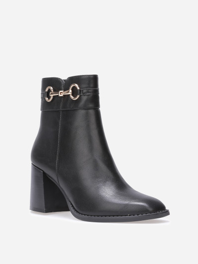 Bottines à talon carré et mors doré