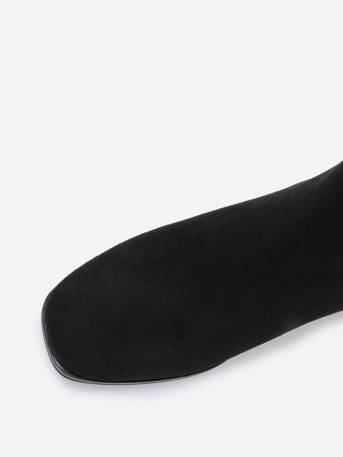 Chelsea en suédine à détail métallique