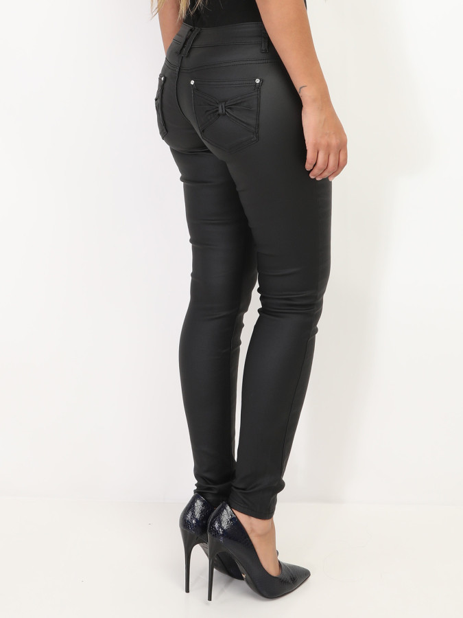 Pantalon enduit à nœuds