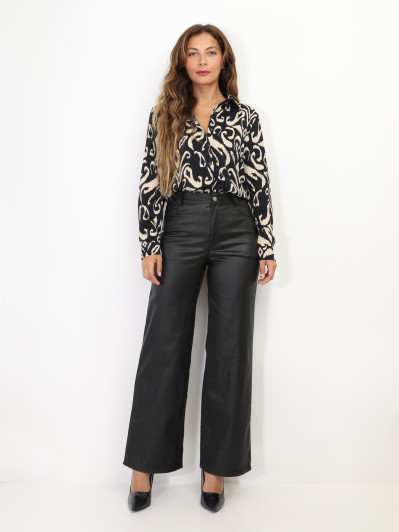 Pantalon évasé et enduit