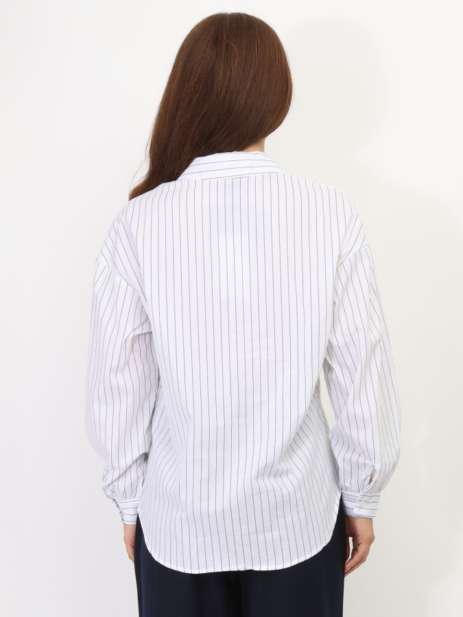 Chemise à fines rayures