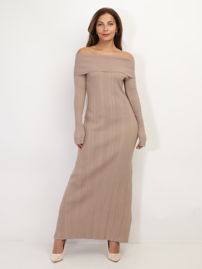 Robe longue en maille à col bardot