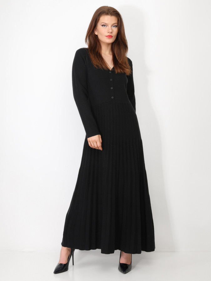 Robe longue plissée à boutons