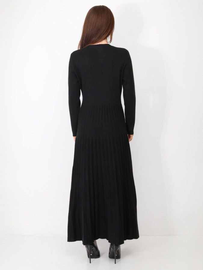 Robe longue plissée à boutons