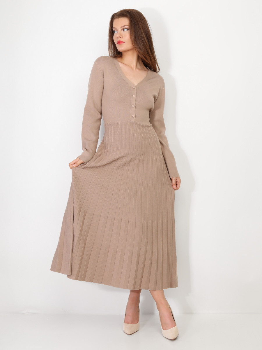 Robe longue plissée à boutons