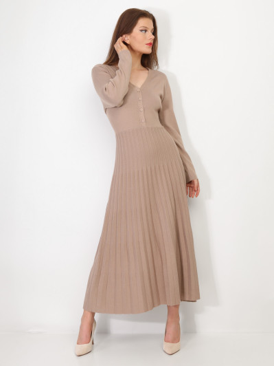 Robe longue plissée à boutons